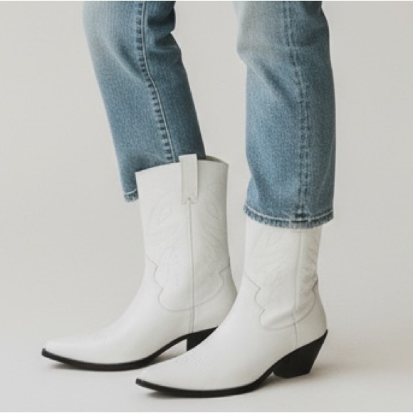 Matisse Shoes - NWOT Matisse Leather White Women's Western Ankle Boots 9M